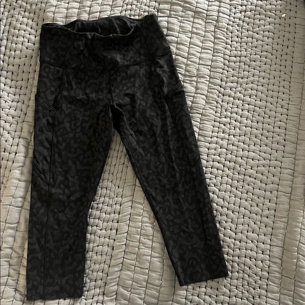 LULULEMON Women's Fast and Free Crop II 19" Non-Reflective Size 10 In Camo Grey